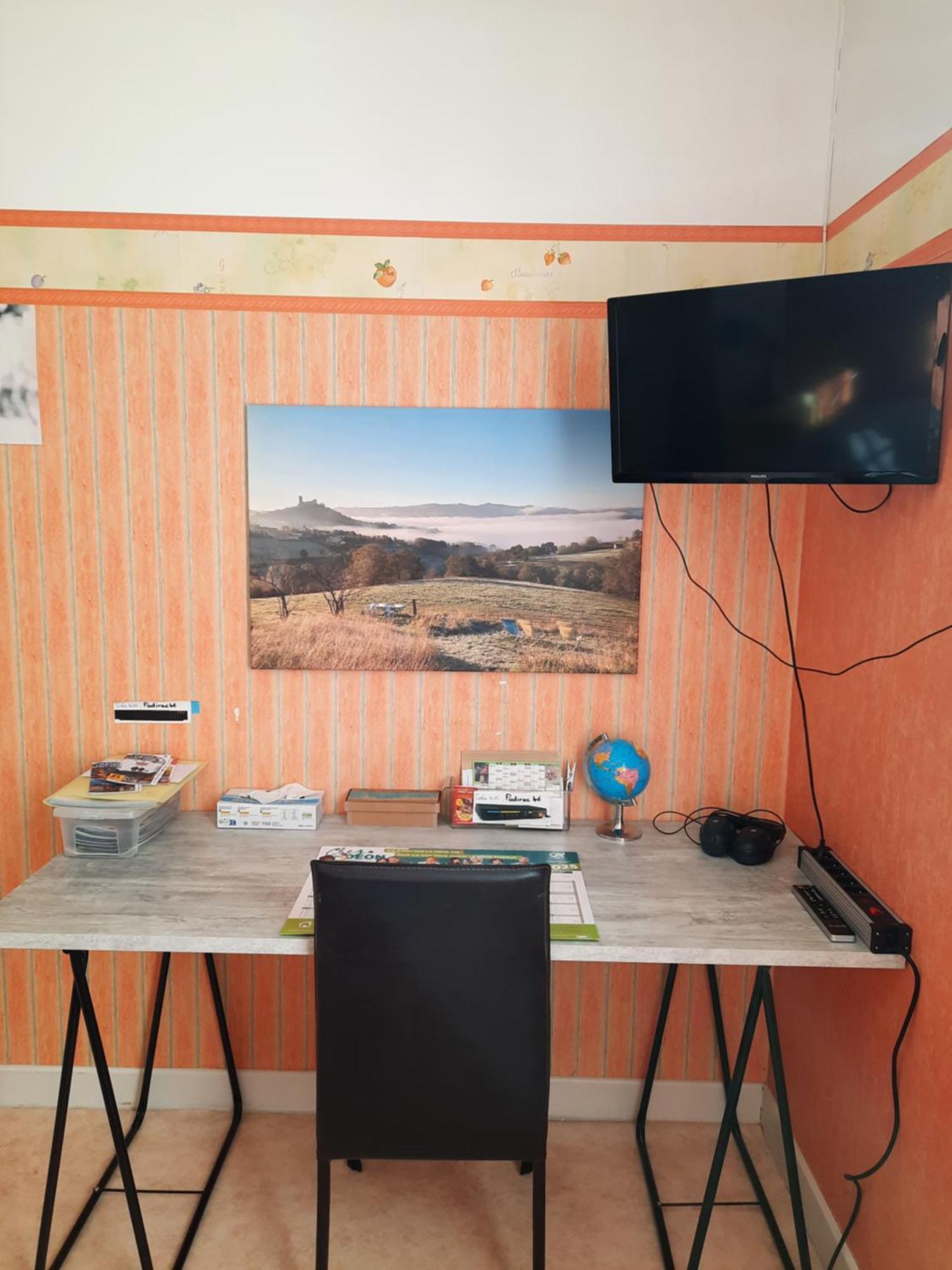 Les Coteaux De Planeze, Ideal Deplacement Pro, Chambres Individuelles Lit 160 Television Saint-Laurent-les-Tours 외부 사진